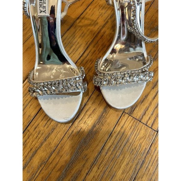 Badgley Mischka Marina Gemstone Stiletto White Size 8 - Picture 2 of 10